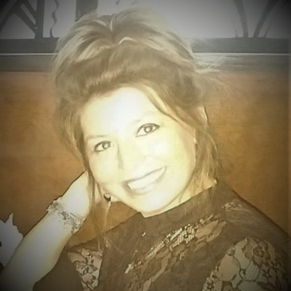 Meet your Posher, Adrienne - Picture 1 of 3